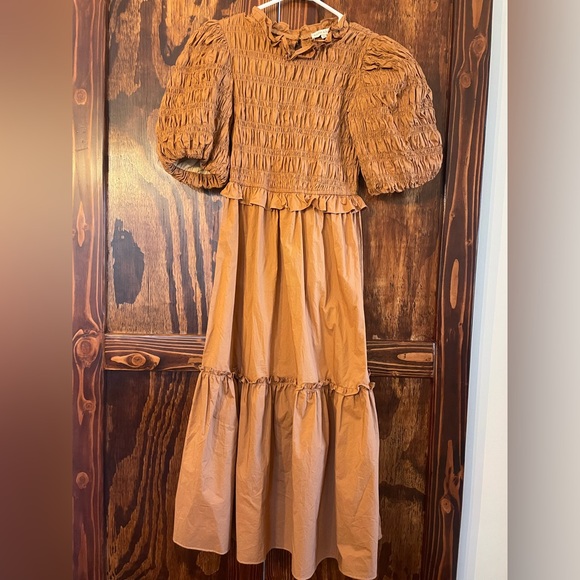 Moon River/tuckernuck midi smocked puff sleeve dress - Picture 1 of 7